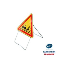 Panneau temporaire AK22 Projection de gravillons sur pied incliné