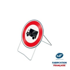 Panneau temporaire B8 Accès interdit aux véhicules de transport de marchandise sur pied incliné