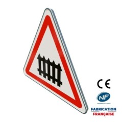 Panneau de danger A7 Passage à niveau avec barrière ou demi barrières