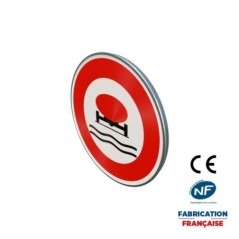 Panneau d'interdiction B18b Accès interdit aux véhicules transportant des produits de nature à polluer les eaux