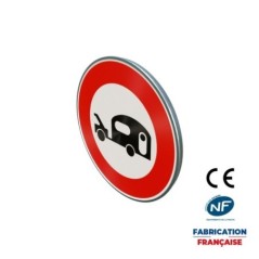 Panneau d'interdiction B9i Accès interdit aux caravanes ou remorques supérieur à 250 kg