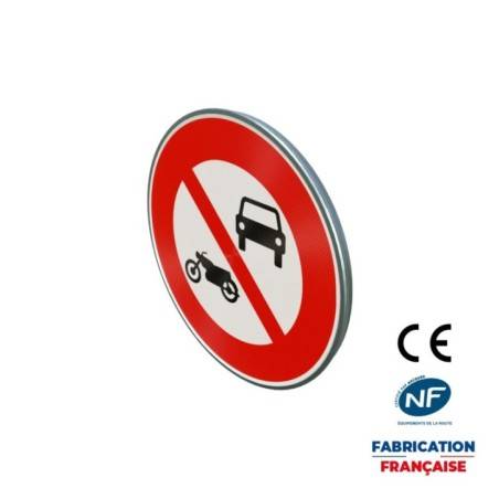 Panneau d'interdiction B7a Accès interdit aux véhicules sauf cyclomoteurs