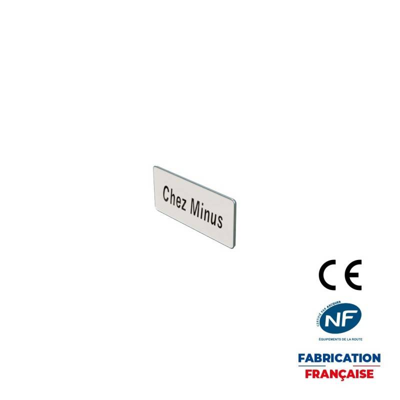 Panonceau M10z Nom propre d’un site ou de certains services Panonceau M10z Nom propre d’un site ou de certains services