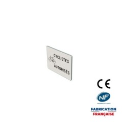 Panonceau M11a Dérogations aux prescriptions qui s’appliquent à une route à accès réglementé