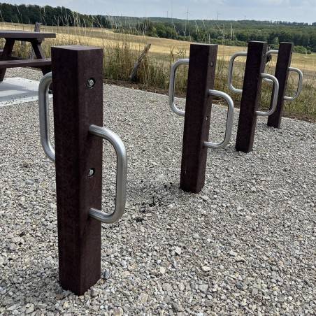 Range-vélos en plastique recyclé modèle 2